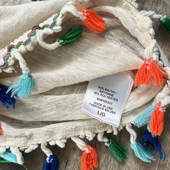 Bobeau Scoop Neck Top with colorful tassels Women’s Large off white - Picture 4 of 5